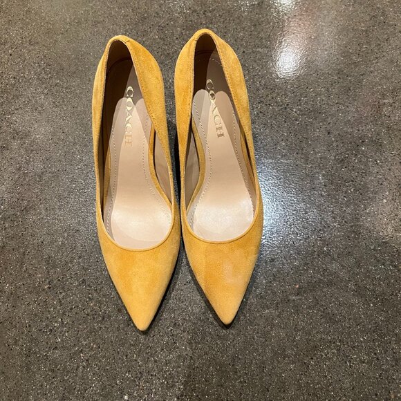 Wiley Pump - Coach - Yellow - Picture 3 of 4